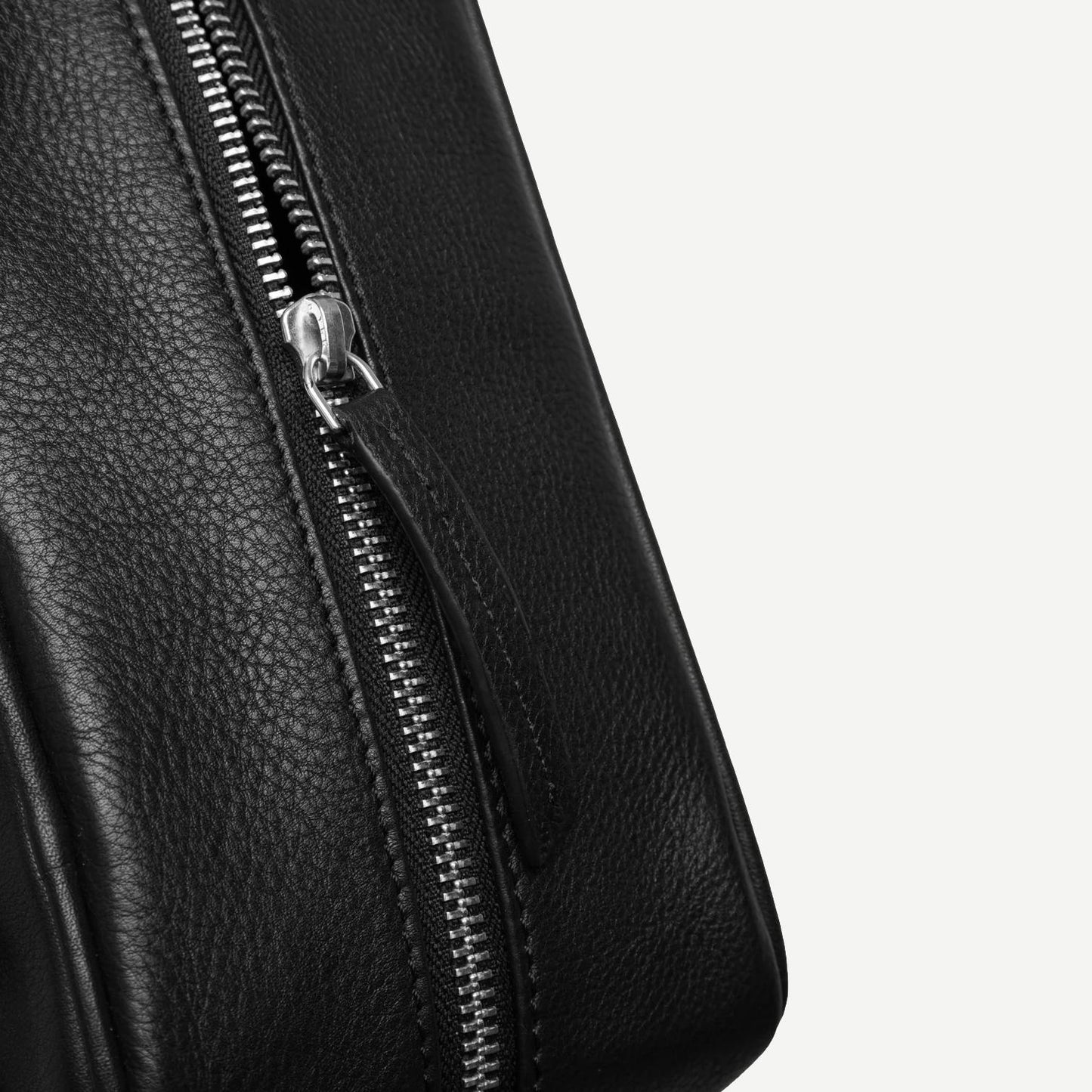 Leather Wash Bag - Black/Black