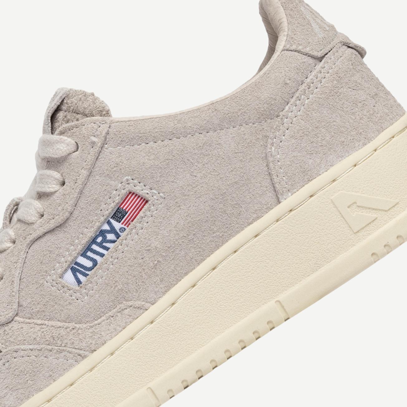 Medalist Low Man - Suede White - Galvanic.co