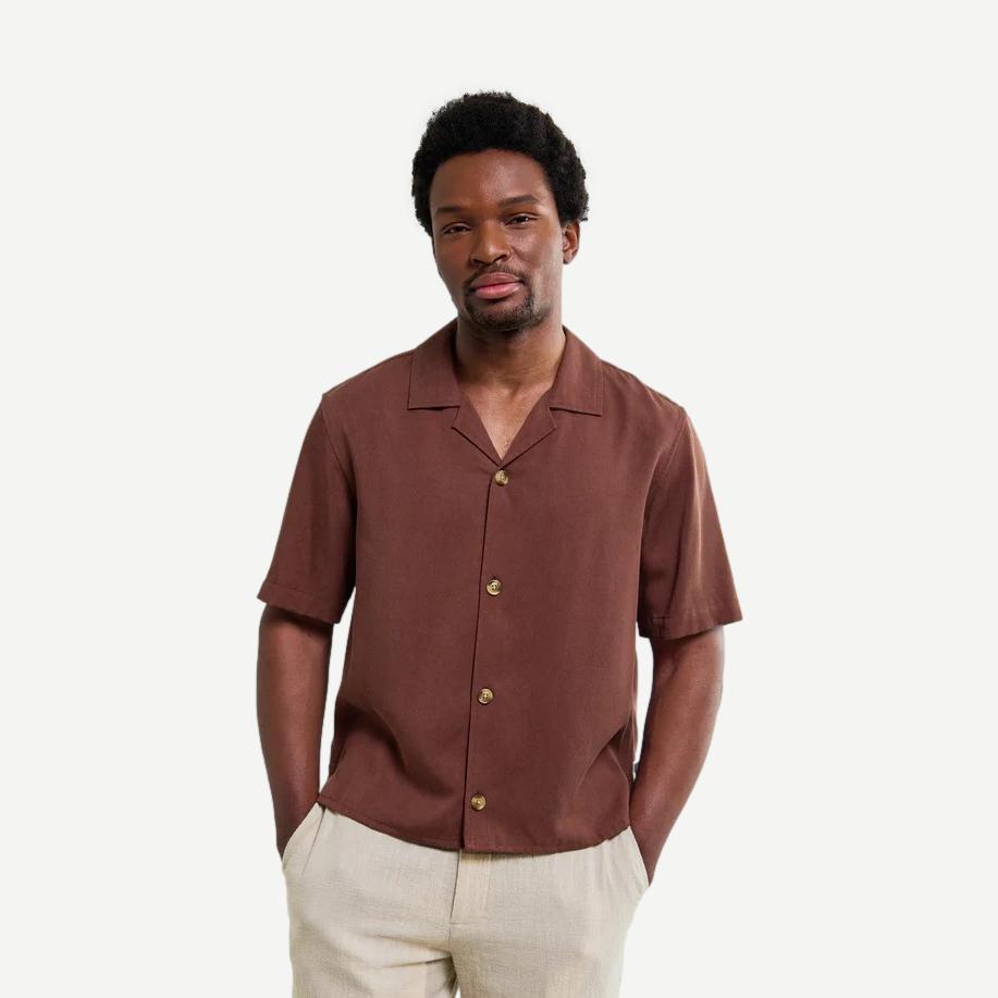Wax London Curzon SS shirt in brown Tencel twill with short sleeves, drapey fabric, and classic shirt design.