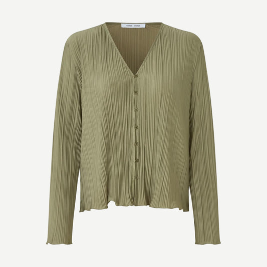 Samsoe Samsoe Sauma blouse in natural fabric, designed for overland trek adventures, shown in a close-up of the stylish buttoned front.