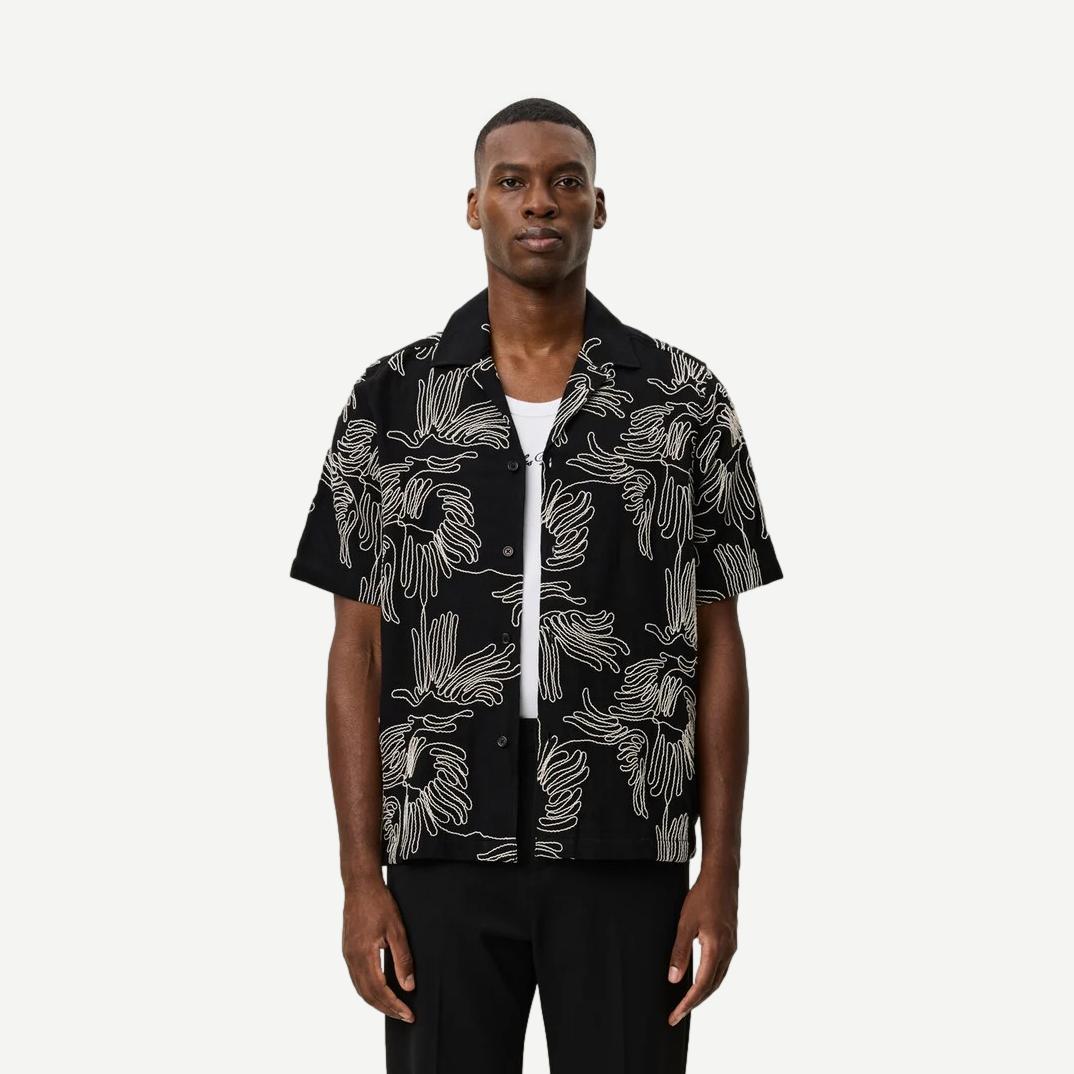 Liam AOE Flower SS Shirt - Black - Galvanic.co