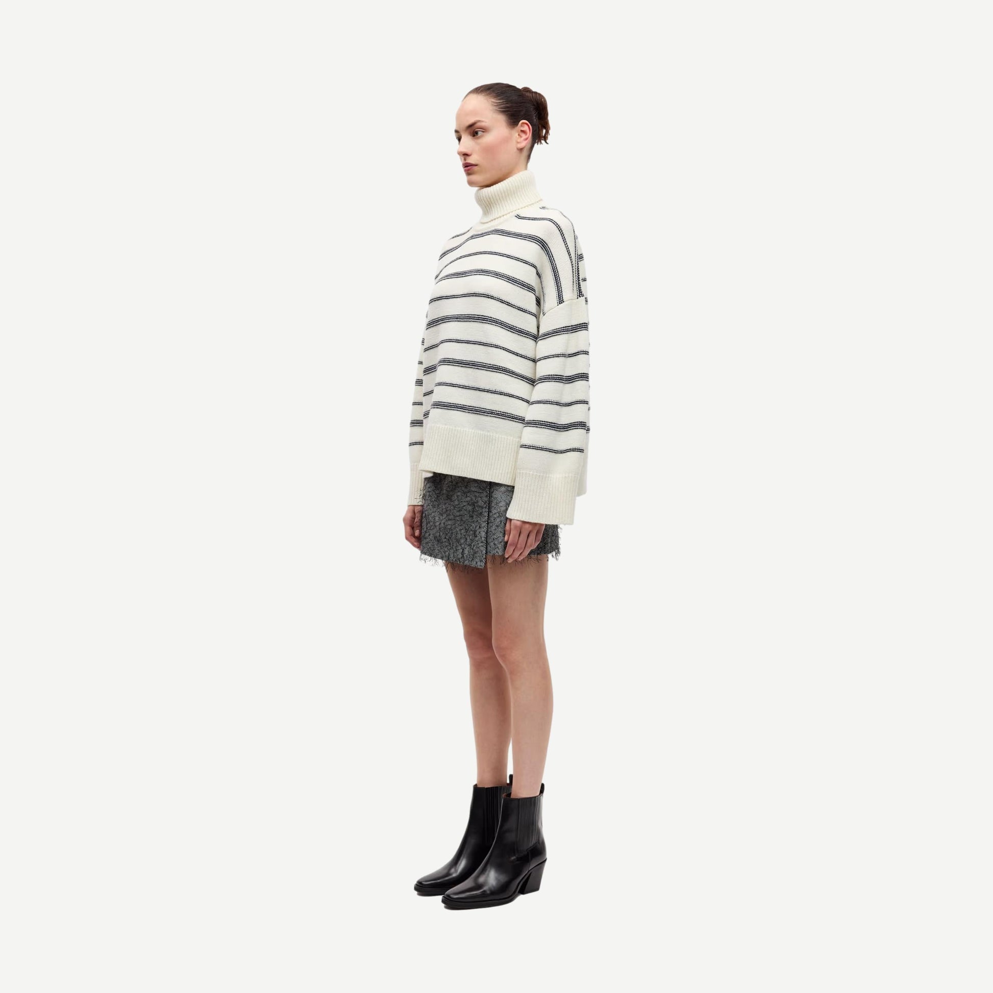 Sekeiku Stripe Turtleneck - Clear Cream - Galvanic.co