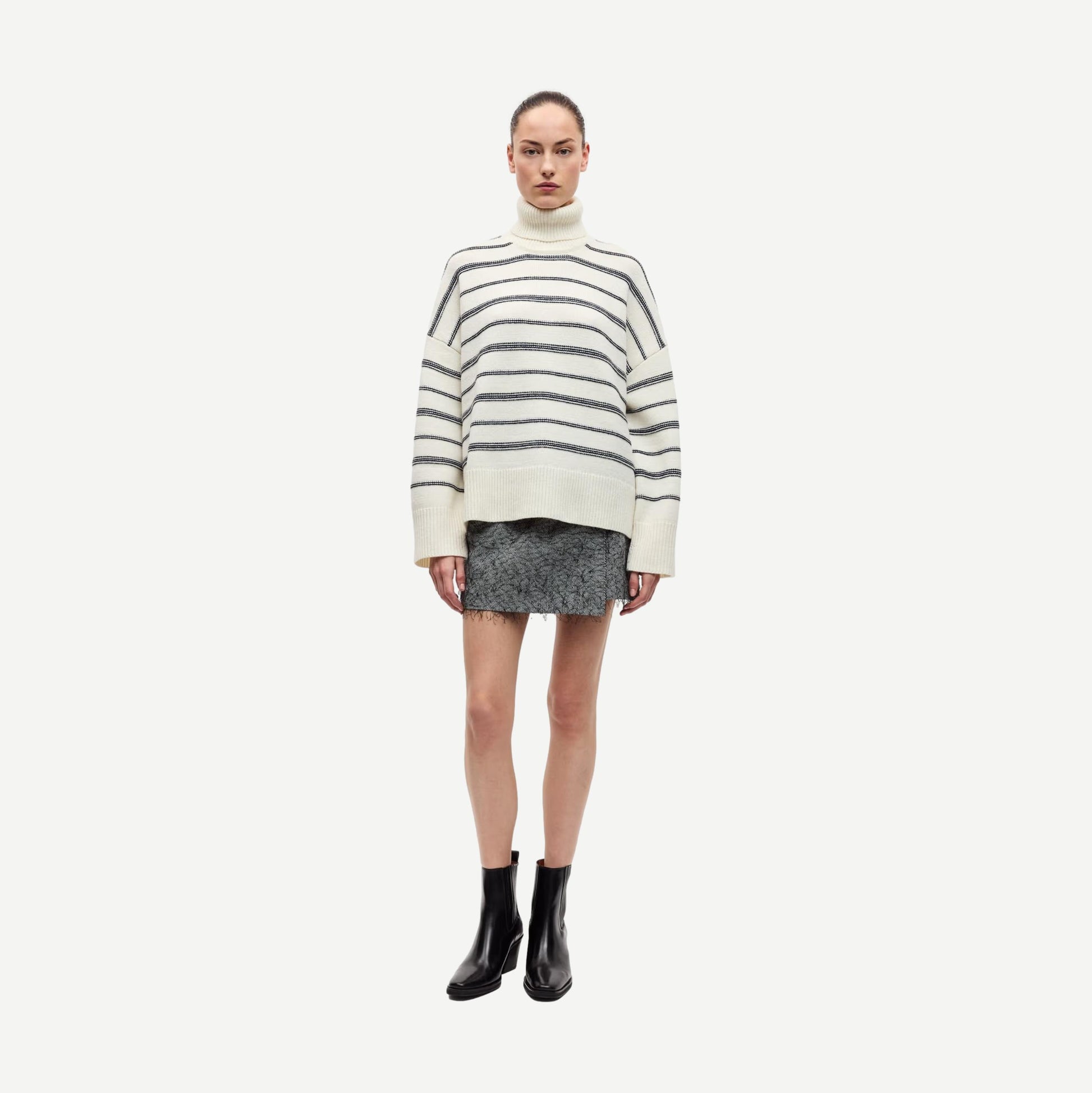 Sekeiku Stripe Turtleneck - Clear Cream - Galvanic.co