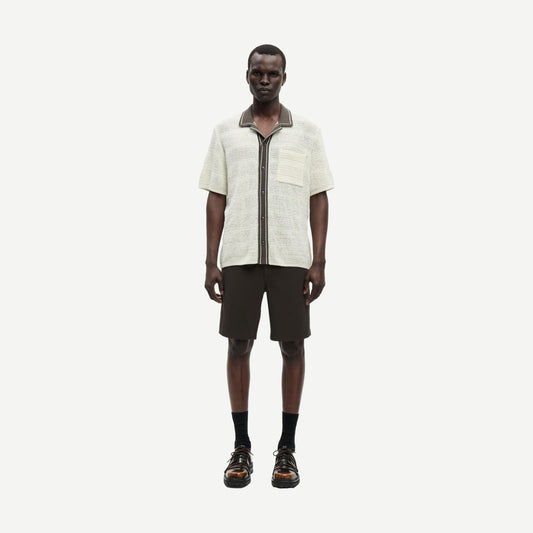 Samsoe Samsoe Sapercy Shirt SS in clear cream, lightweight cotton shirt with a relaxed fit, shown on a model.