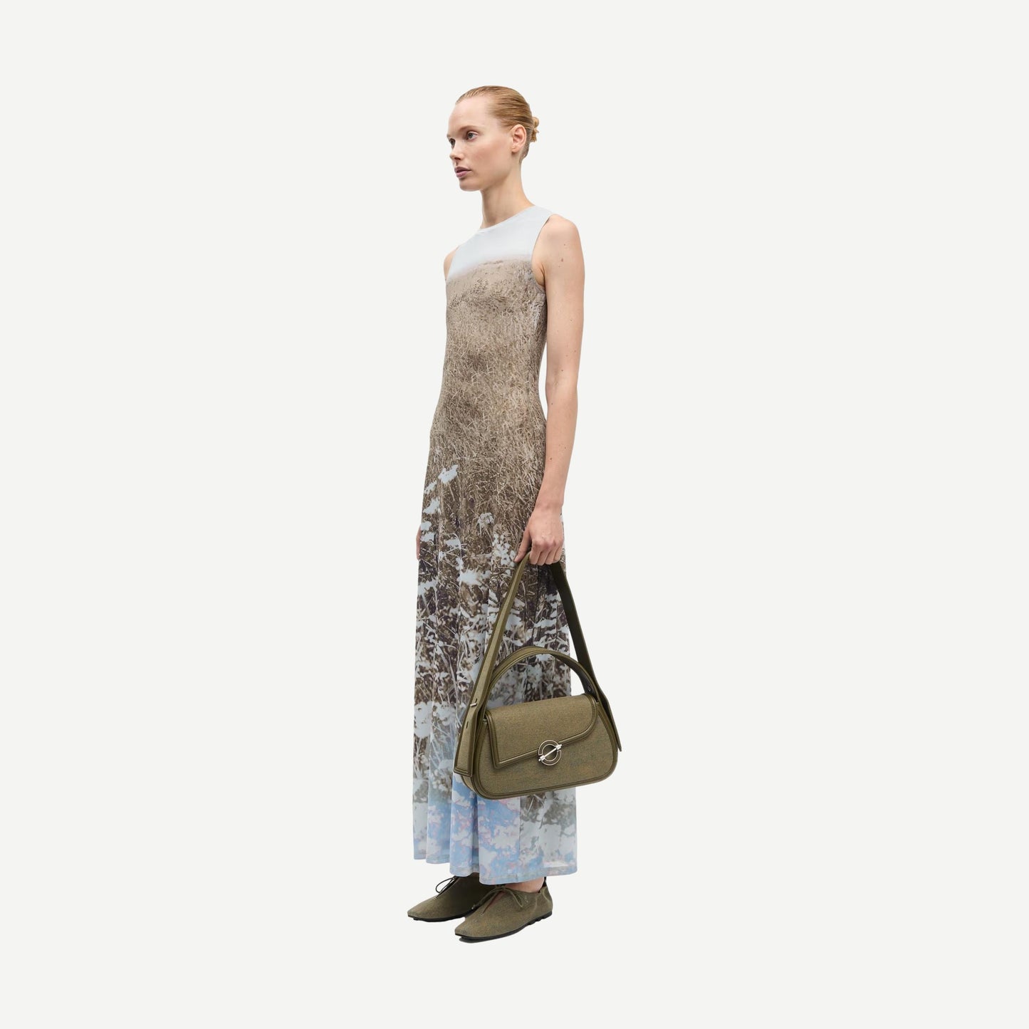 Samsoe Samsoe Saangel Dress in Hazy Fields with flowing fabric and floral pattern, displayed on a mannequin.