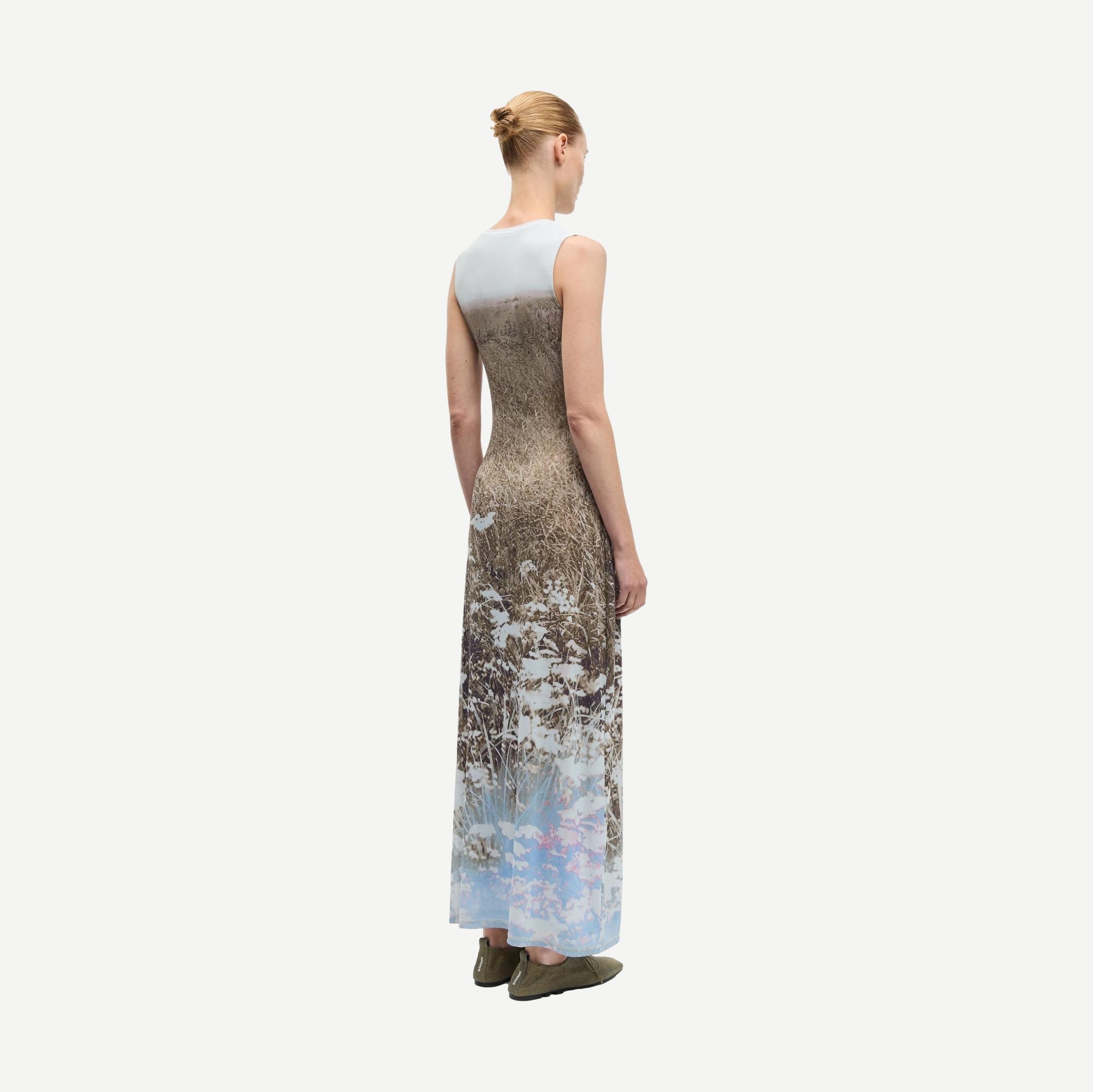 Samsoe Samsoe Saangel Dress in Hazy Fields with flowing fabric and floral pattern, shown on a model.