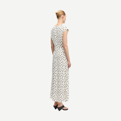Samsoe Samsoe Sapoppy Dress in Drifting Dots Egret, a stylish dress with a dotted pattern and flowing fabric.