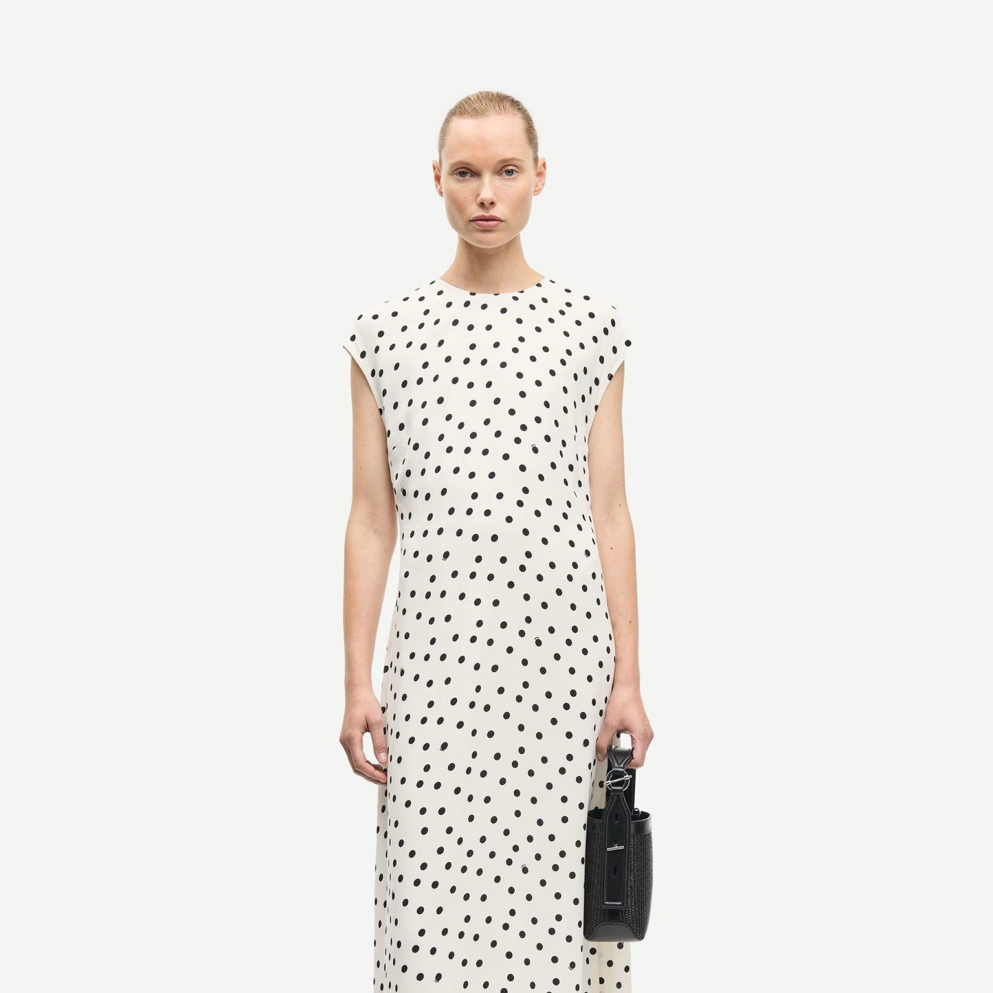 Samsoe Samsoe Sapoppy Dress in Drifting Dots Egret, lightweight fabric with a flowy silhouette and dotted pattern.