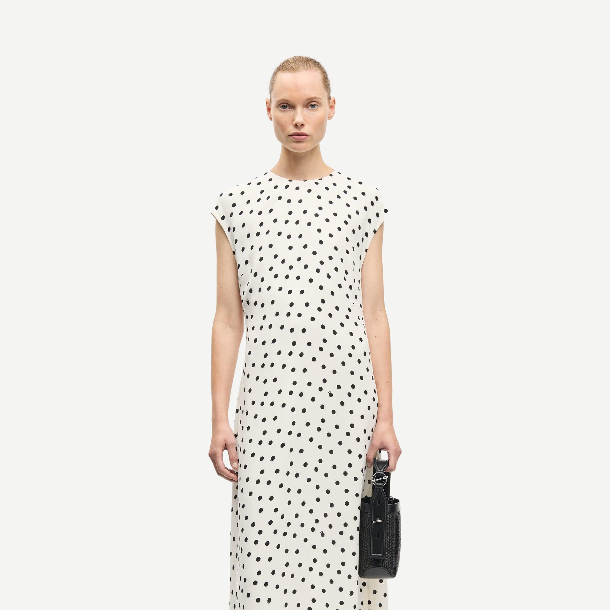 Samsoe Samsoe Sapoppy Dress in Drifting Dots Egret, lightweight fabric with a flowy silhouette and dotted pattern.