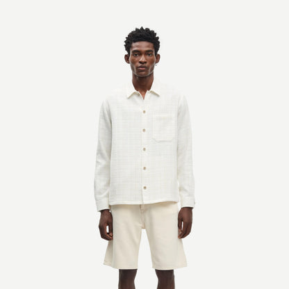 Samsoe Samsoe Sadamon GC Overshirt in silver birch color, lightweight shirt with button-front and relaxed fit.