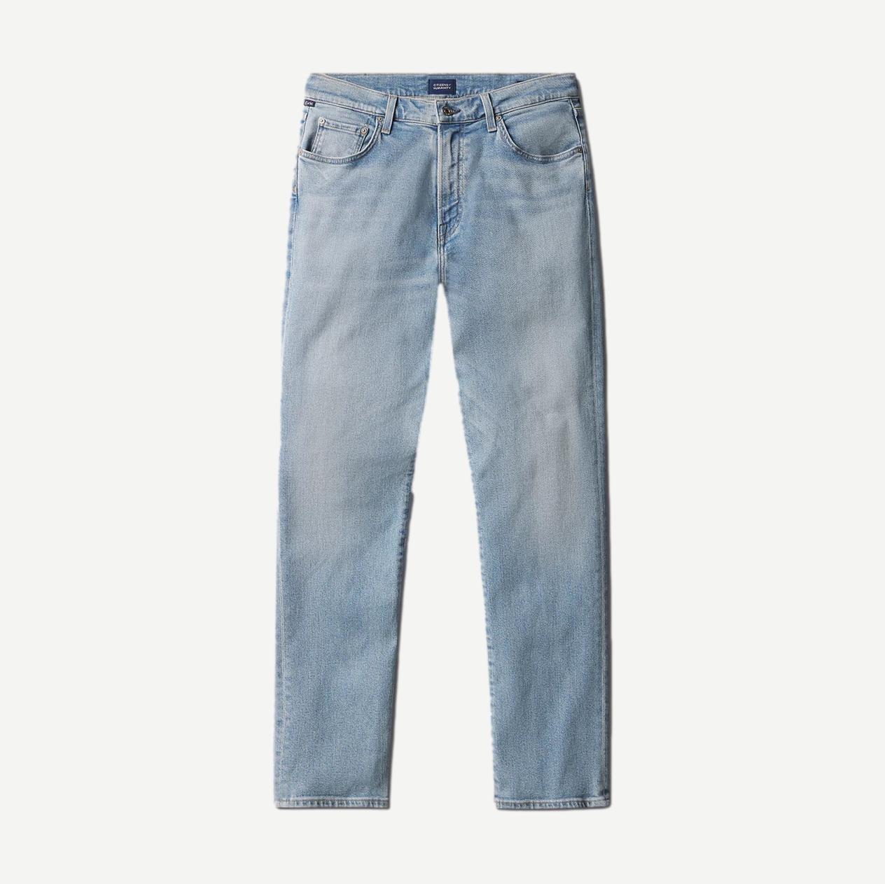 Light wash Citizens of Humanity London Jean denim jeans with a relaxed fit and classic five-pocket design.