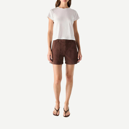 AMO Easy Army Short in Bittersweet color, casual shorts with a comfortable fit, shown with a white T-shirt.