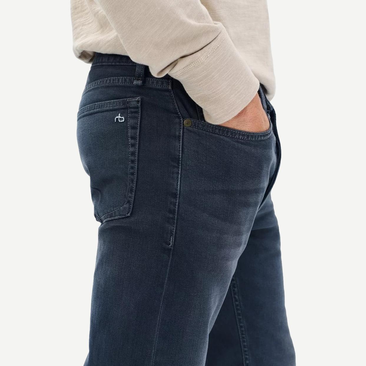 Rag and Bone Fit 2 Slim Authentic Minna denim jeans, fitted style, shown on a model with classic five-pocket design and indigo wash.