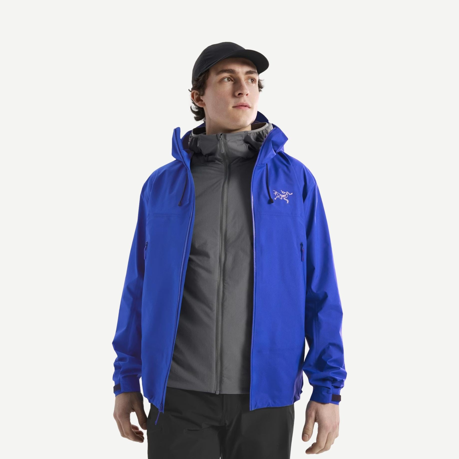 Arcteryx Atom SL Hoody M in Cloud, lightweight jacket with a sleek design and technical fabric for outdoor activities.