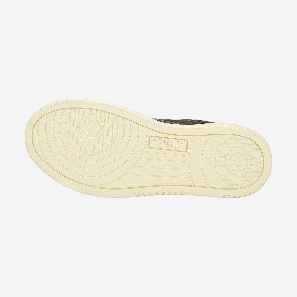 Medalist Low -  Solid Goat Black - Galvanic.co