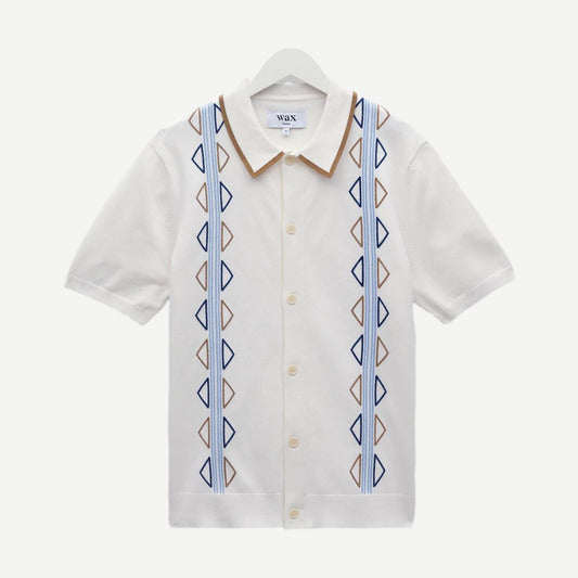 Wax London Tellaro SS shirt in ecru with blue retro embroidery, featuring a casual fit and detailed stitched design.